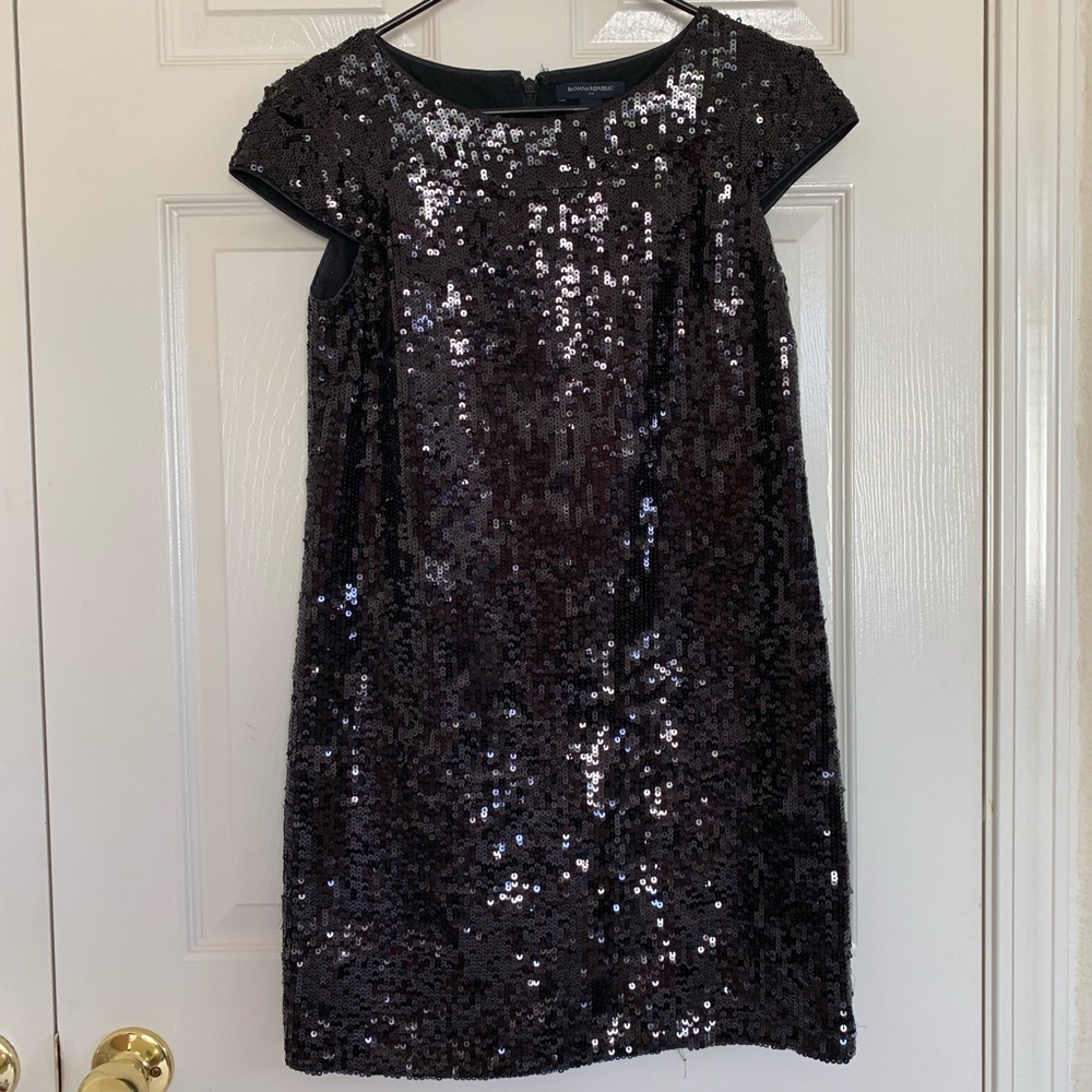 Banana Republic size 0 black sequin mini dress